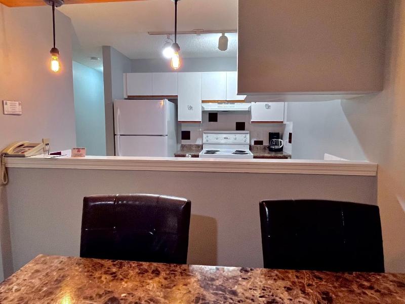 Canadian Rockies Chalets by Trilink - 2 & 3 Bedroom Condos - Self Check-In - Walking Distance to Downtown - Free Parking - Pet-Friendly - No AC - image 8