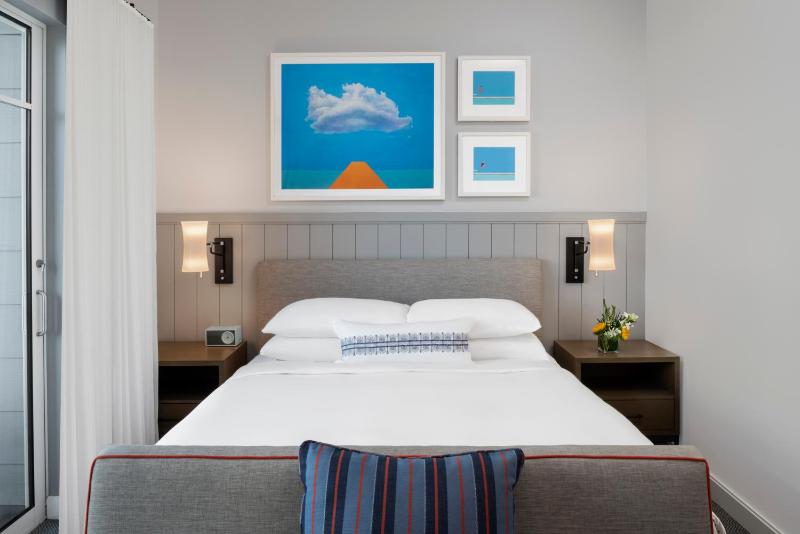 King Room with Ocean View image 2