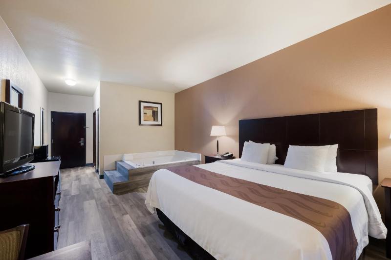 King Room - Non-Smoking image 2
