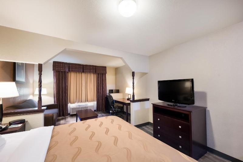 King Suite - Non-Smoking image 2