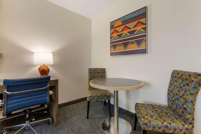 Queen Room with Two Queen Beds and Kitchenette image 3