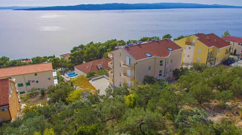 Family-friendly apartments with swimming pool Brela Makarska - 20065 - image 34