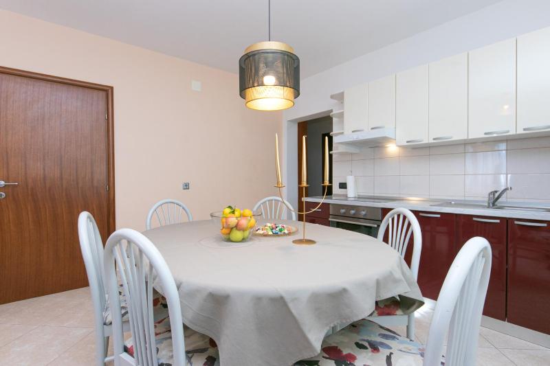 Family-friendly apartments with swimming pool Brela Makarska - 20065 - image 36