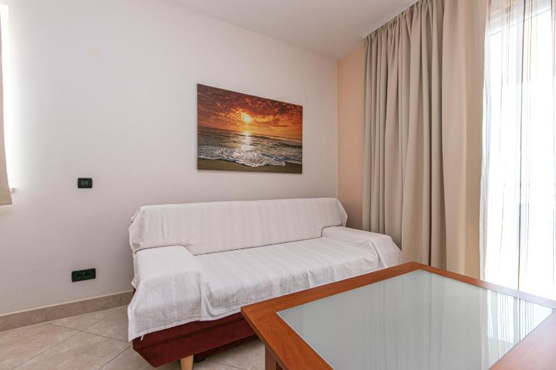 Family-friendly apartments with swimming pool Brela Makarska - 20065 - image 13