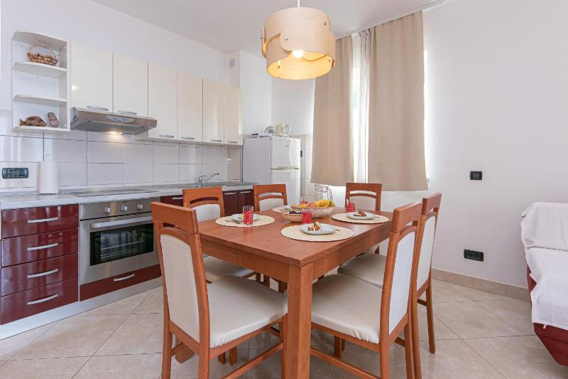 Family-friendly apartments with swimming pool Brela Makarska - 20065 - image 25