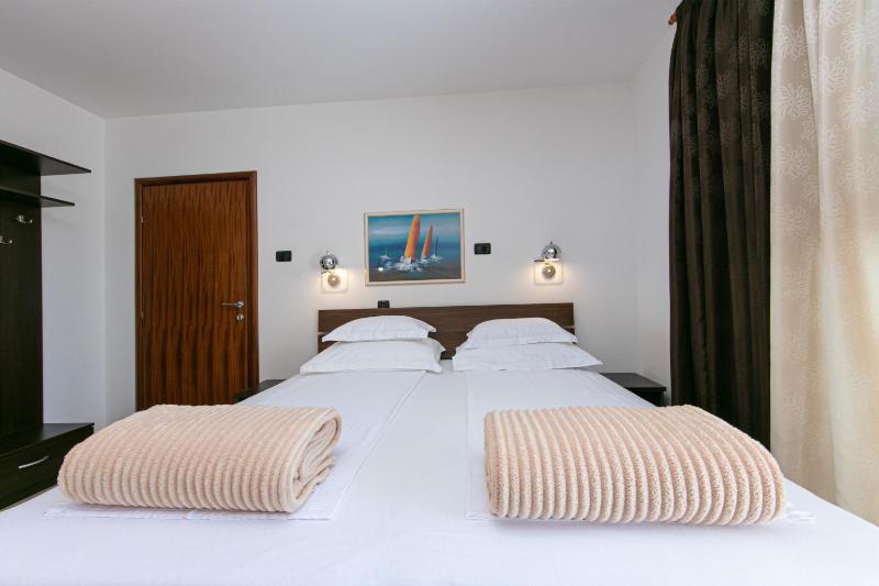 Family-friendly apartments with swimming pool Brela Makarska - 20065 - image 37