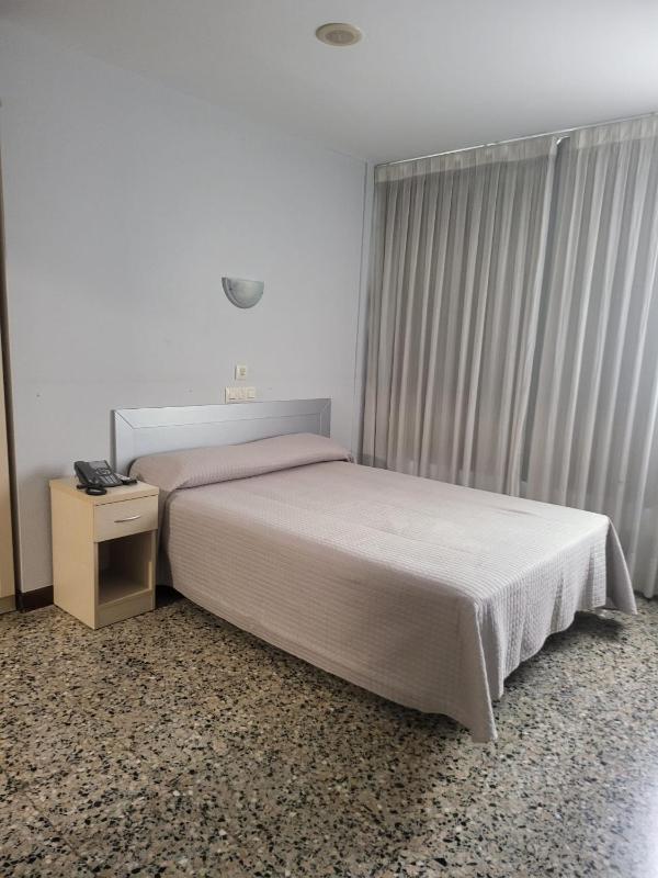 Double Room with Extra Bed image 4
