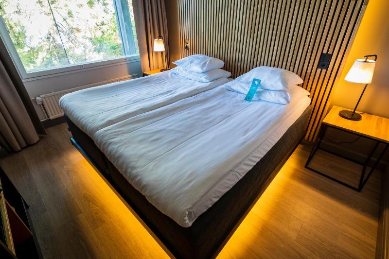 Superior King Room image 4
