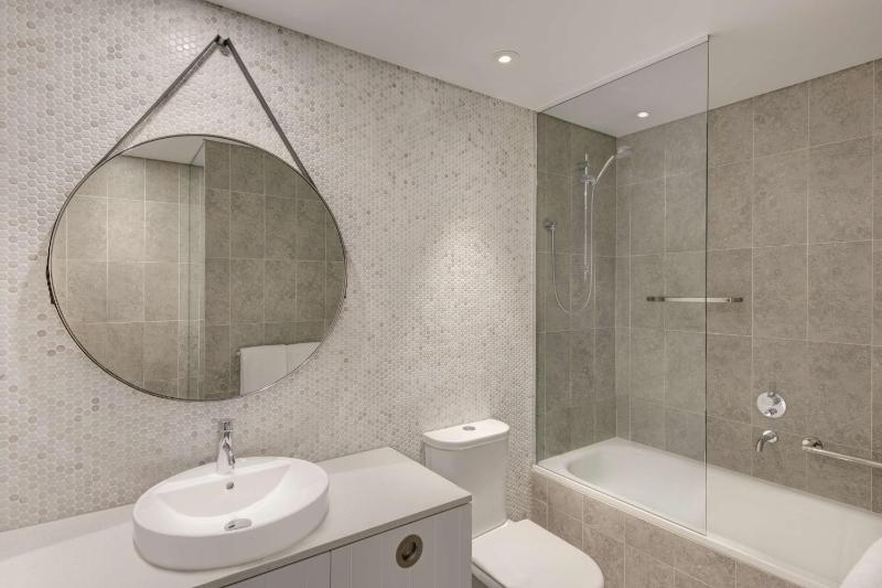One-Bedroom Apartment image 3