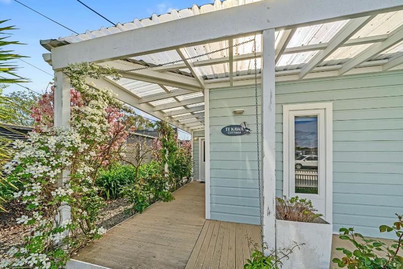 Te Kawa Cottage - Martinborough Holiday Home Images