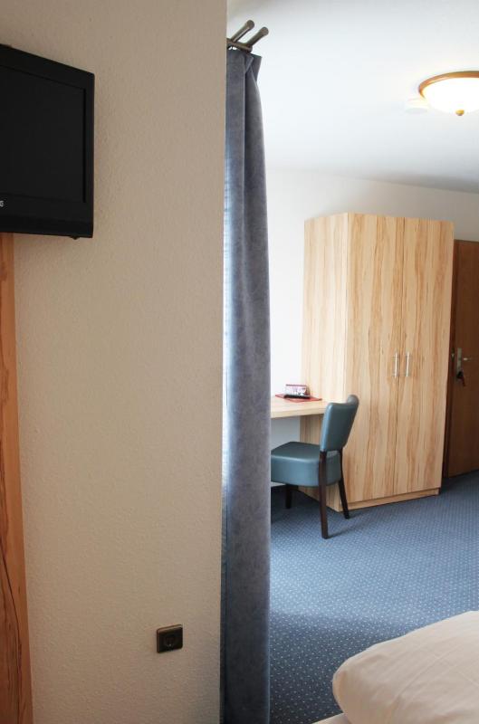 Double Room image 3