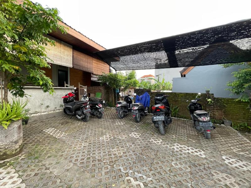 Belimbing Guest House Canggu - image 18