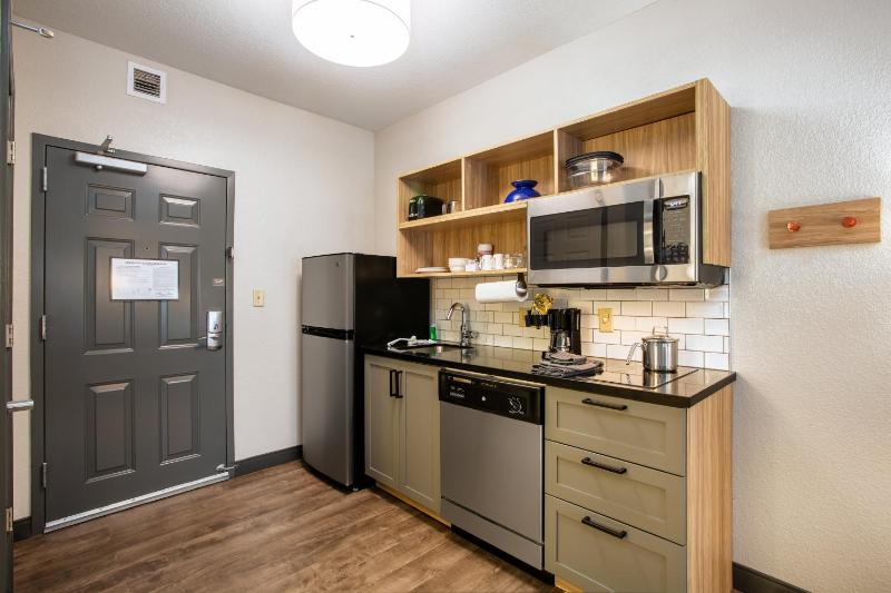 Studio Suite with Two Double Beds image 4