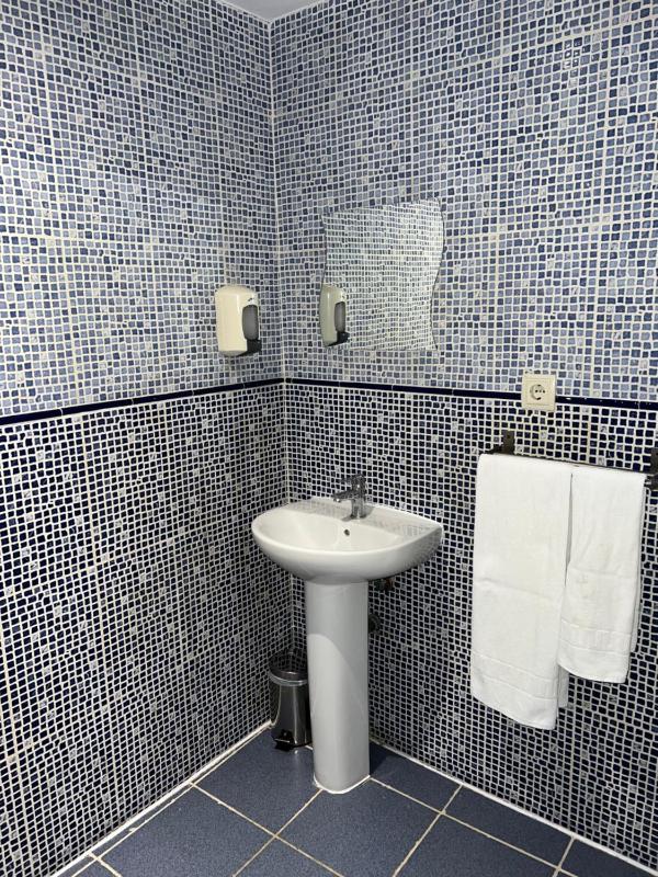 Doble Room with Extra Bed and Shared Bathroom image 2