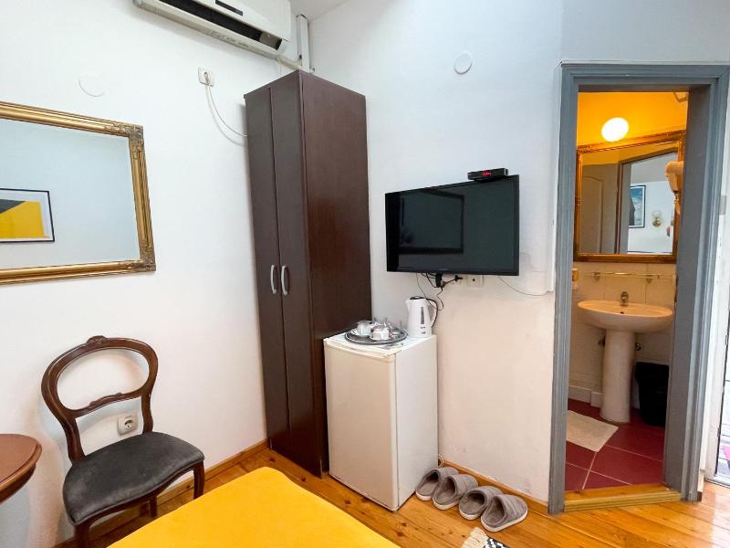Double Room image 4