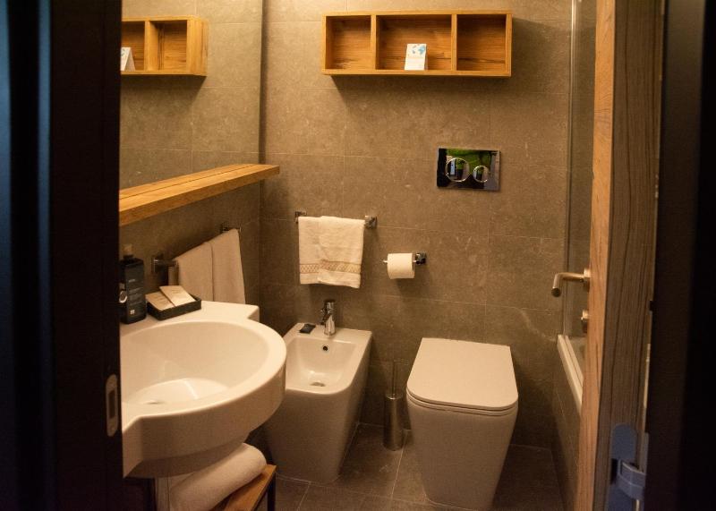 Double or Twin Room image 3