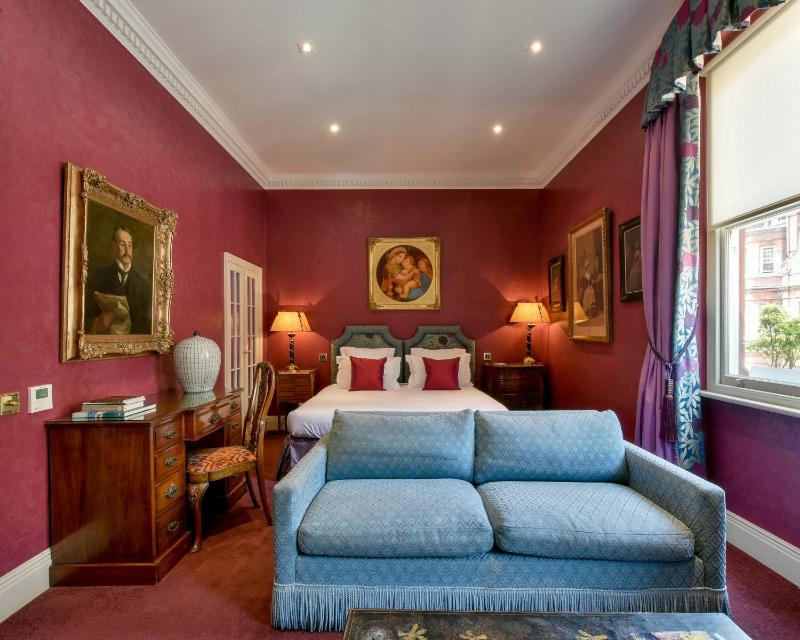 Deluxe Double Room image 4