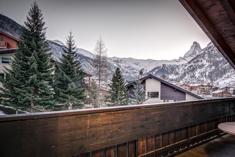 Three-Bedroom Penthouse with Matterhorn View image 1
