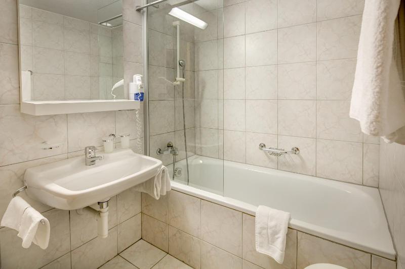Three-Bedroom Penthouse with Matterhorn View image 2