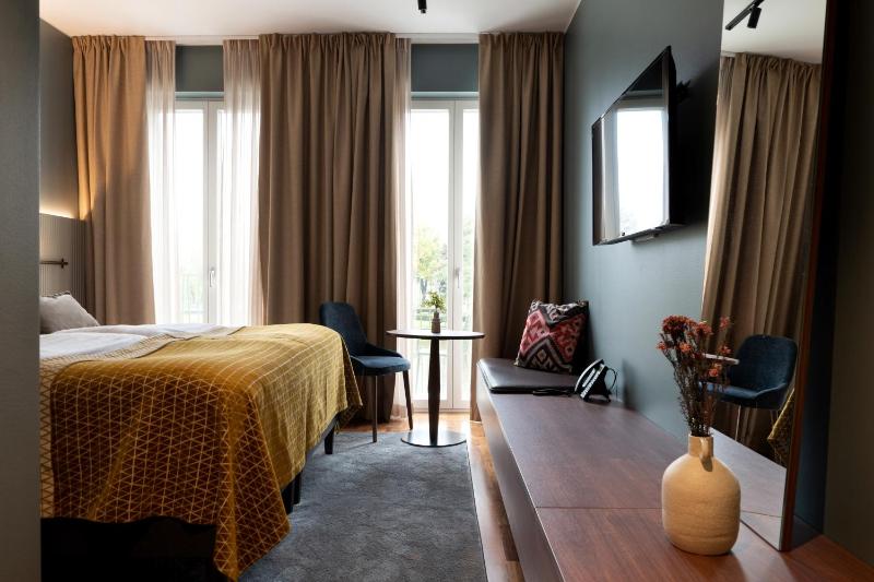 Double Room with Garden View image 2