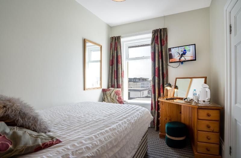 Budget Single Room image 3