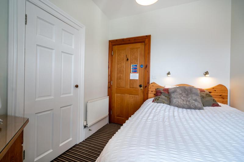 Budget Single Room image 2