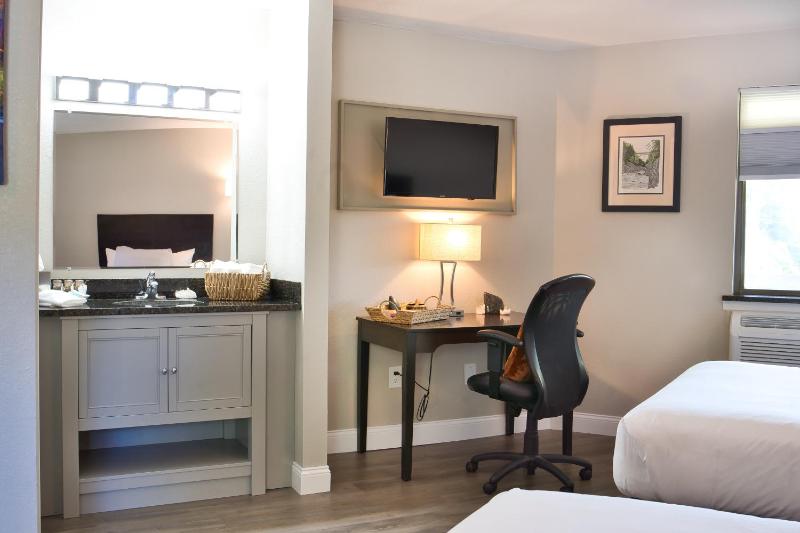 Double Room with Two Double Beds - Non-Smoking image 2