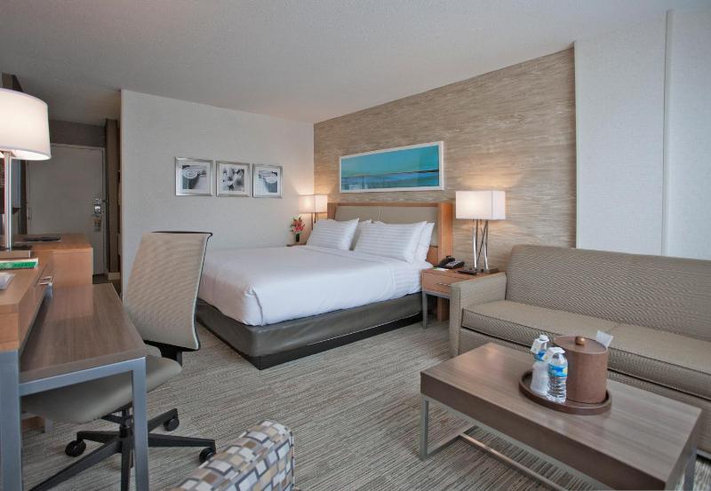 Standard King Room with Sofa Bed image 2