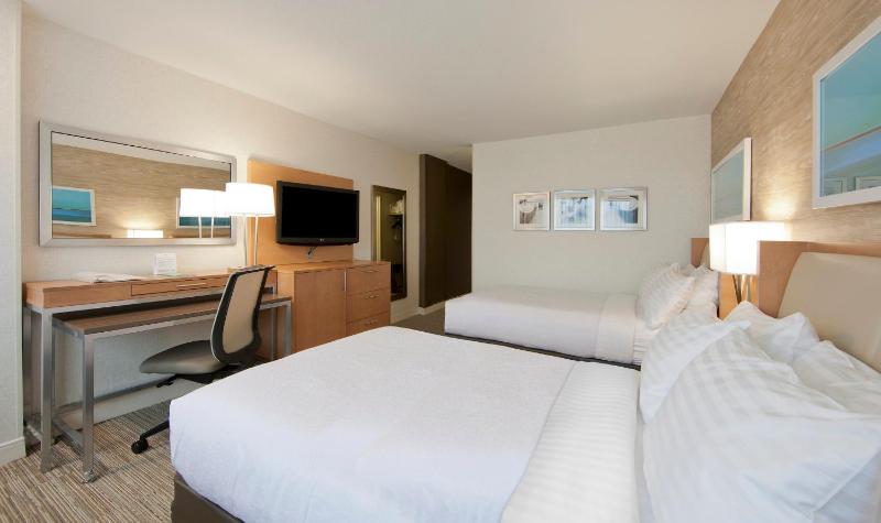 Standard Double Room with Two Double Beds image 2