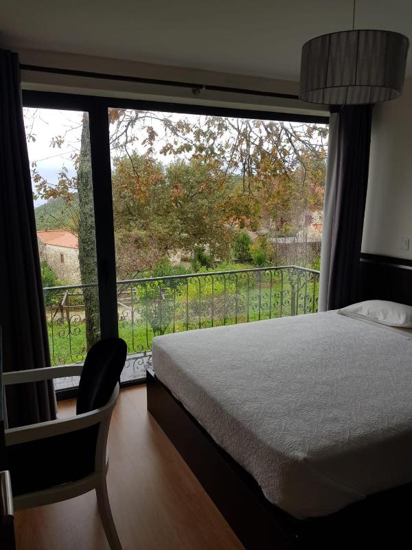 Family Suite with Balcony image 2