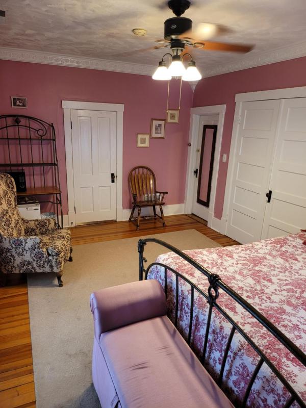 Triple Room with Private Bathroom image 2