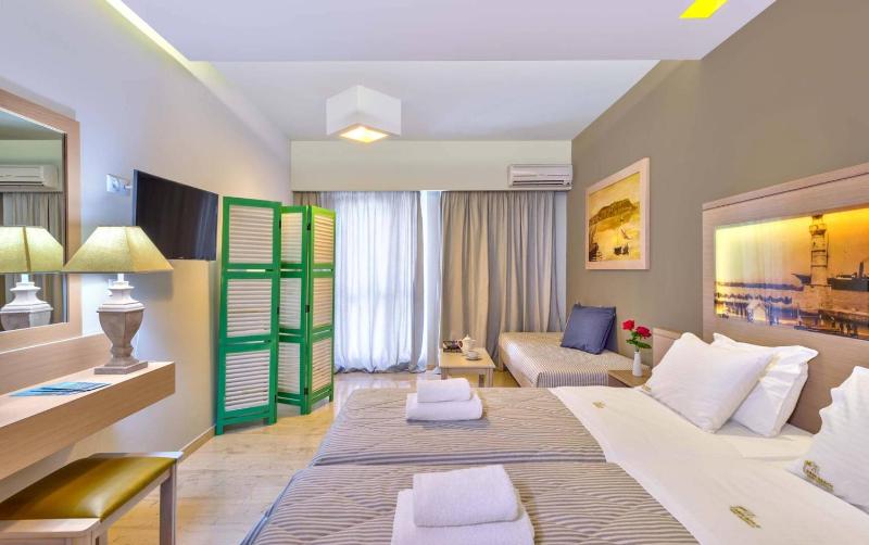 Superior Room with Garden View image 3