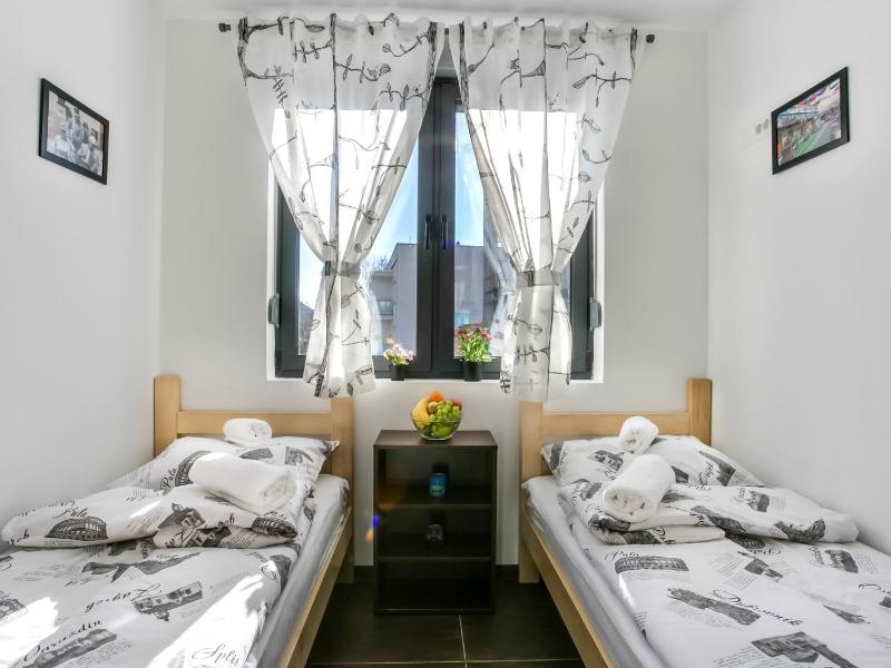 Twin Room image 1