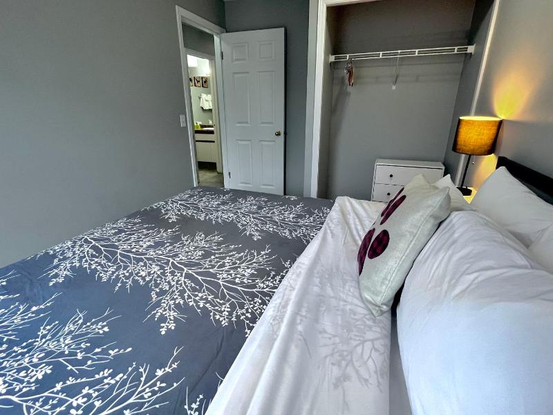 Canadian Rockies Chalets by Trilink - 2 & 3 Bedroom Condos - Self Check-In - Walking Distance to Downtown - Free Parking - Pet-Friendly - No AC - image 25