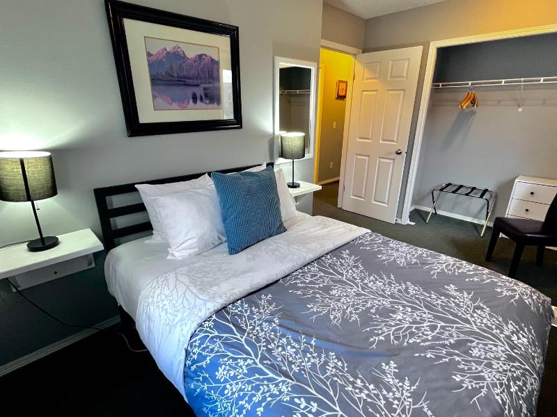 Canadian Rockies Chalets by Trilink - 2 & 3 Bedroom Condos - Self Check-In - Walking Distance to Downtown - Free Parking - Pet-Friendly - No AC - image 32