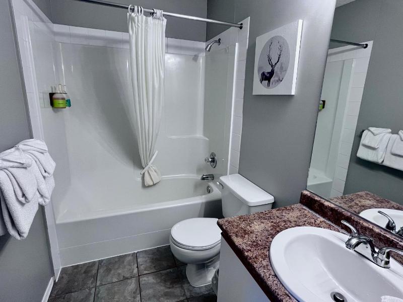 Canadian Rockies Chalets by Trilink - 2 & 3 Bedroom Condos - Self Check-In - Walking Distance to Downtown - Free Parking - Pet-Friendly - No AC - image 23