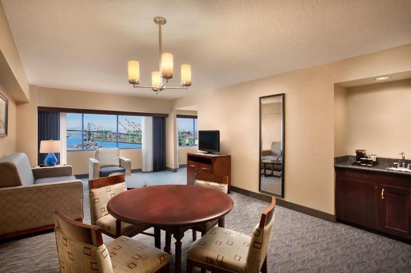 King Suite - Non-Smoking image 3