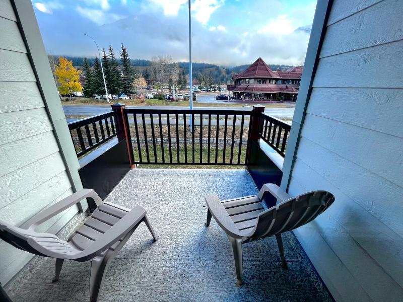 Canadian Rockies Chalets by Trilink - 2 & 3 Bedroom Condos - Self Check-In - Walking Distance to Downtown - Free Parking - Pet-Friendly - No AC - image 30