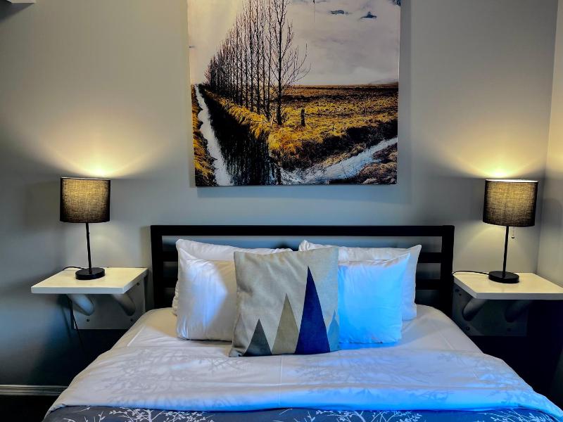 Canadian Rockies Chalets by Trilink - 2 & 3 Bedroom Condos - Self Check-In - Walking Distance to Downtown - Free Parking - Pet-Friendly - No AC - image 33