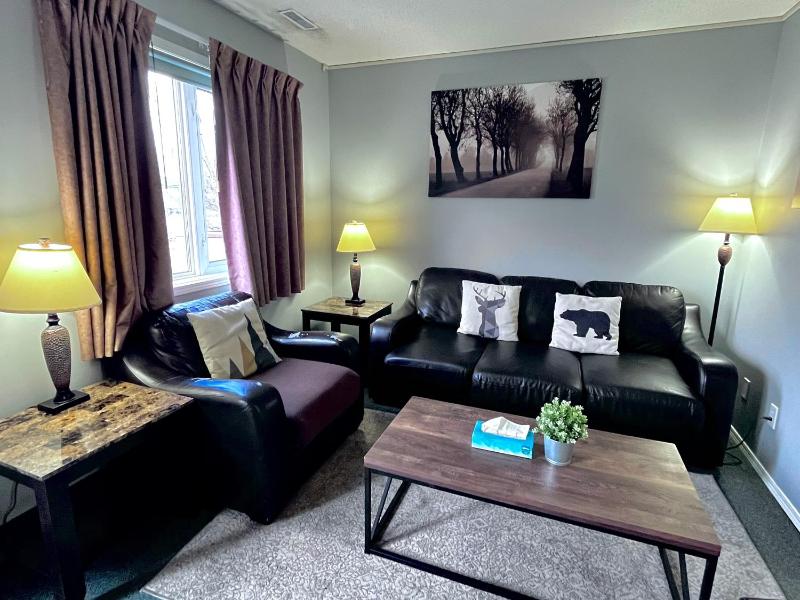 Canadian Rockies Chalets by Trilink - 2 & 3 Bedroom Condos - Self Check-In - Walking Distance to Downtown - Free Parking - Pet-Friendly - No AC - image 14