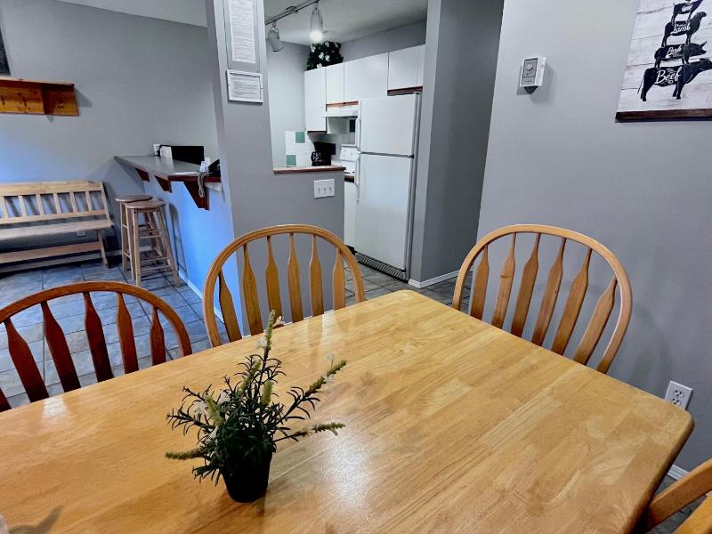 Canadian Rockies Chalets by Trilink - 2 & 3 Bedroom Condos - Self Check-In - Walking Distance to Downtown - Free Parking - Pet-Friendly - No AC - image 3