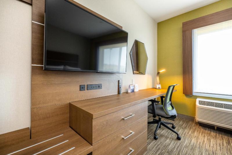 Standard King Room image 1