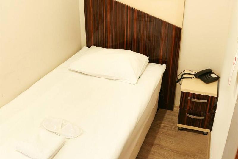 Standard Single Room image 3