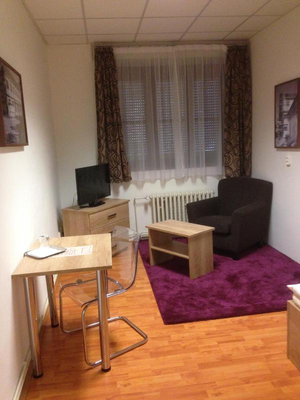Single Room image 3