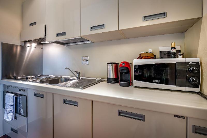 One-Bedroom Apartment image 4