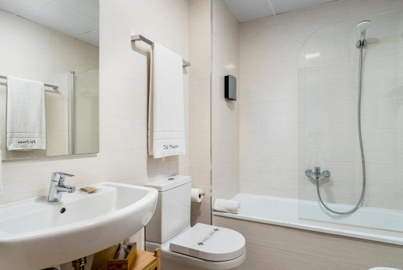 One-Bedroom Apartment (4 Adults) image 2