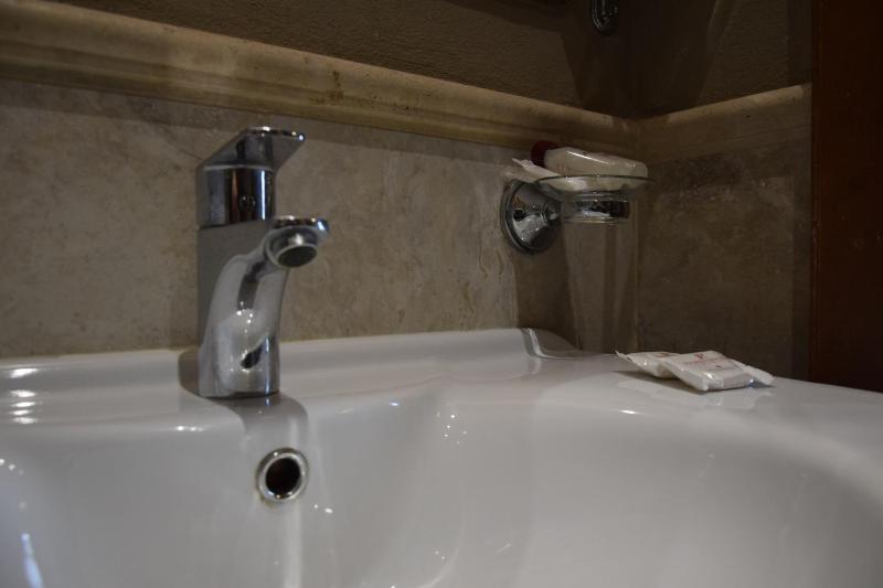 Luxury Double or Twin Room with Balcony and River View image 3