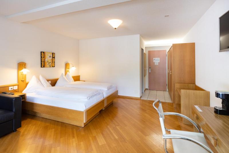  Double Room with Mountain View image 4