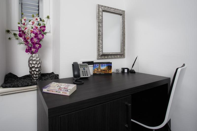 Superior Double Room with City View image 3