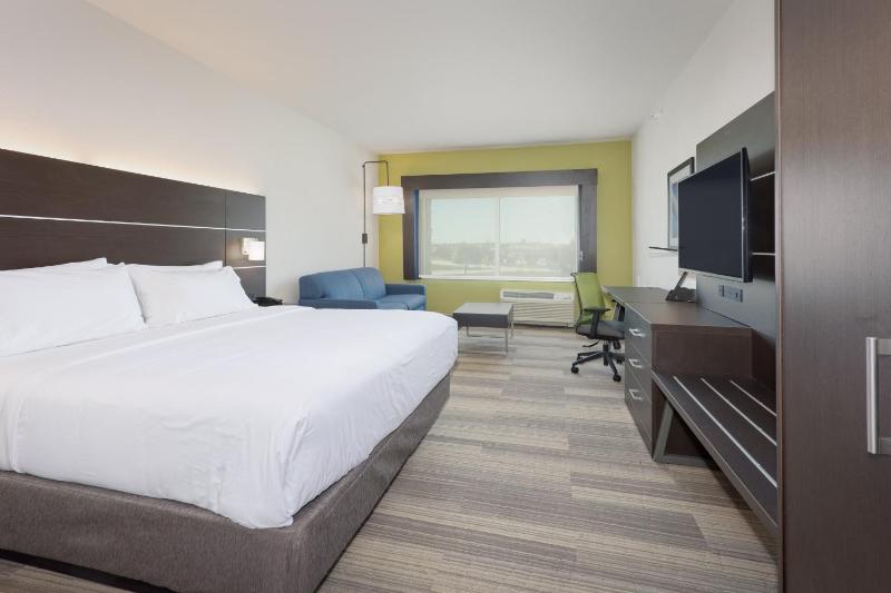 King Suite with Sofa Bed image 3